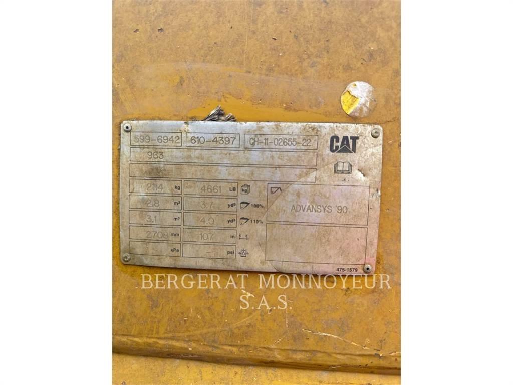 CAT 963 Pale cingolate