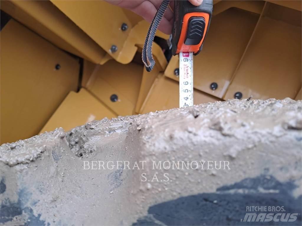 CAT 966 Pale gommate