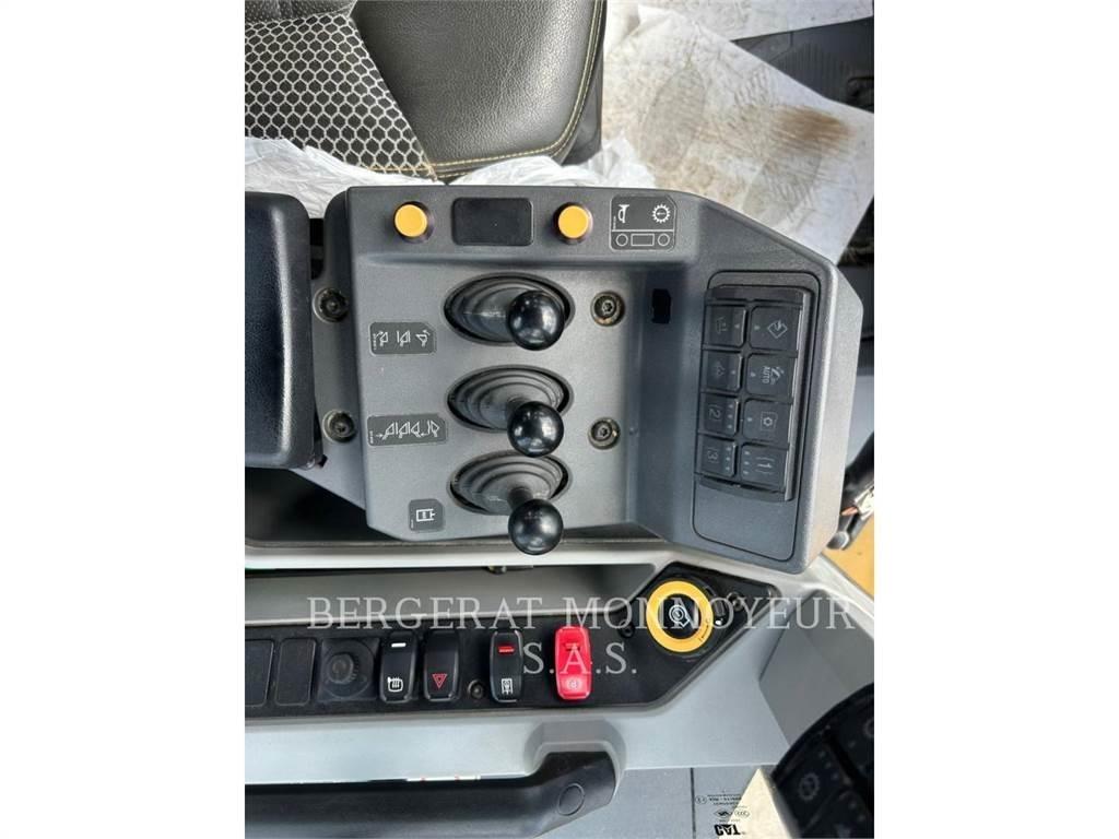 CAT 966 Pale gommate