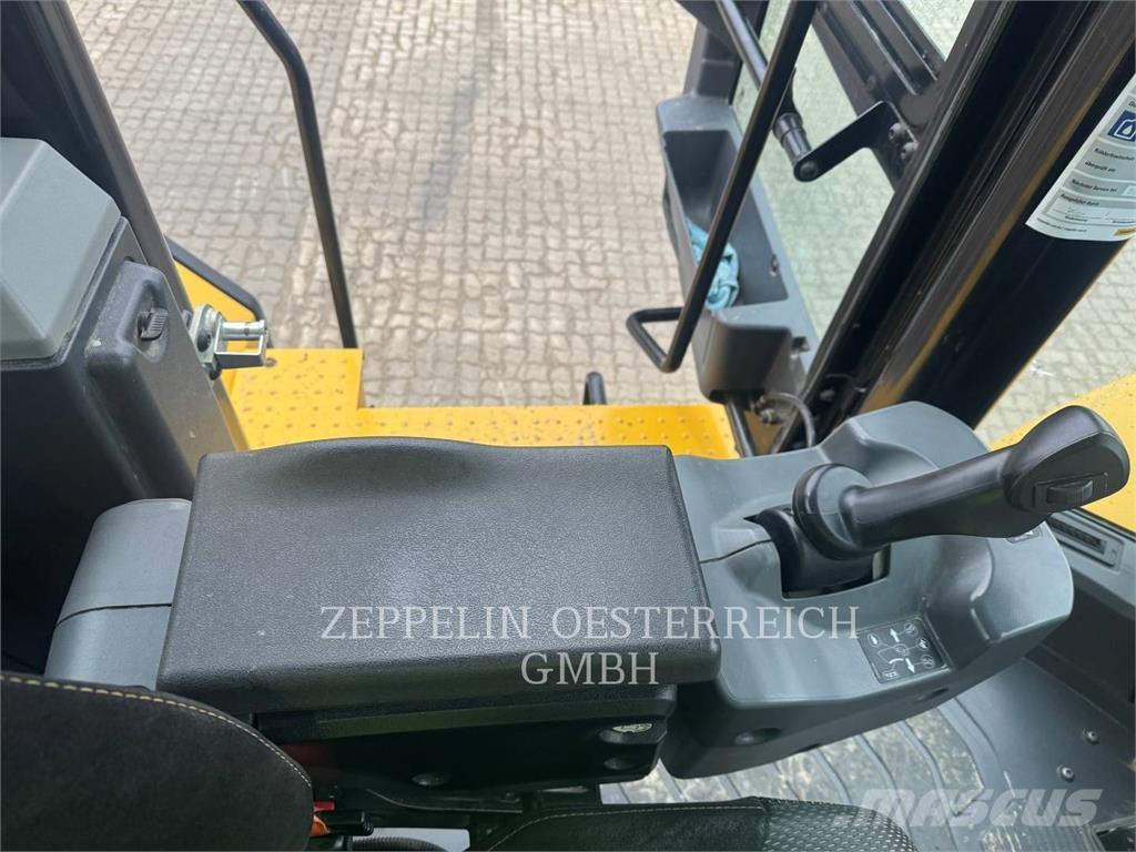 CAT 966-14 Pale gommate