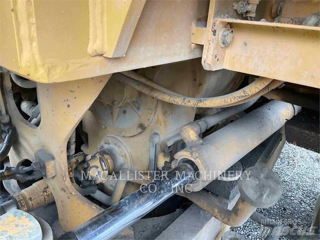 CAT 966G Pale gommate