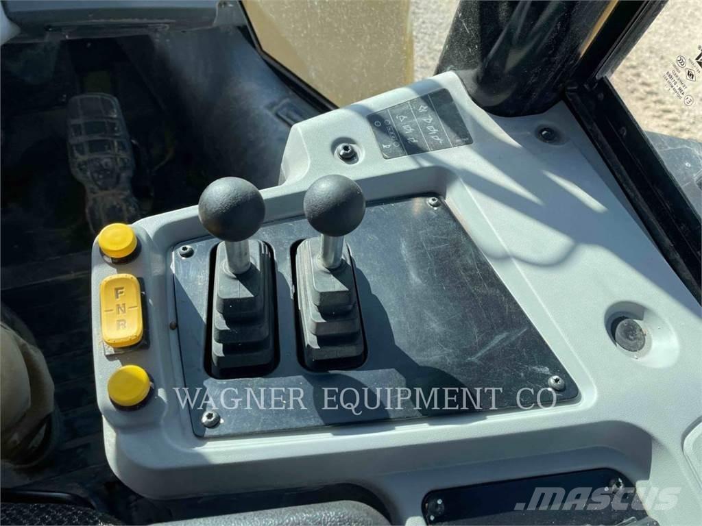 CAT 966GC Pale gommate