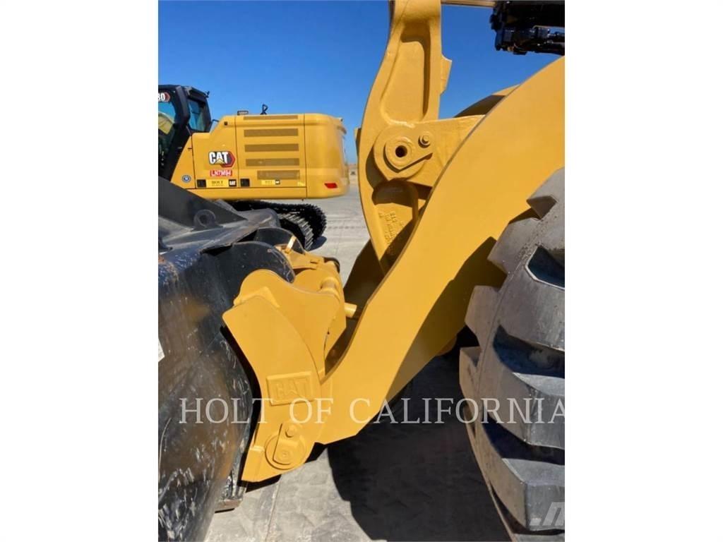 CAT 966M Pale gommate