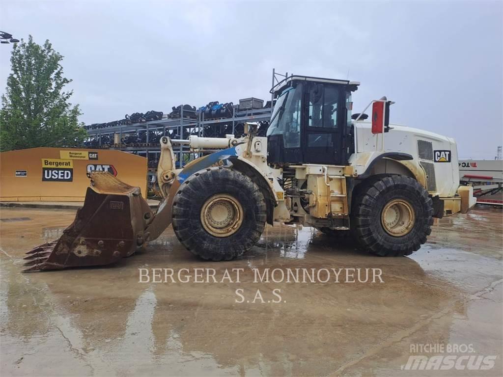 CAT 966M Pale gommate