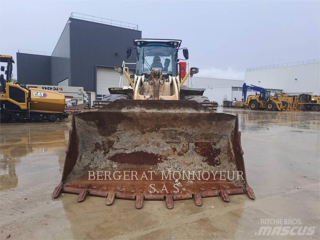 CAT 966M Pale gommate