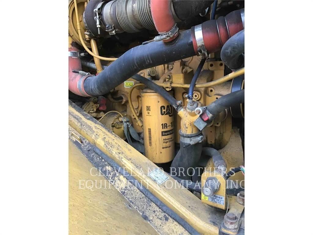 CAT 966M Pale gommate