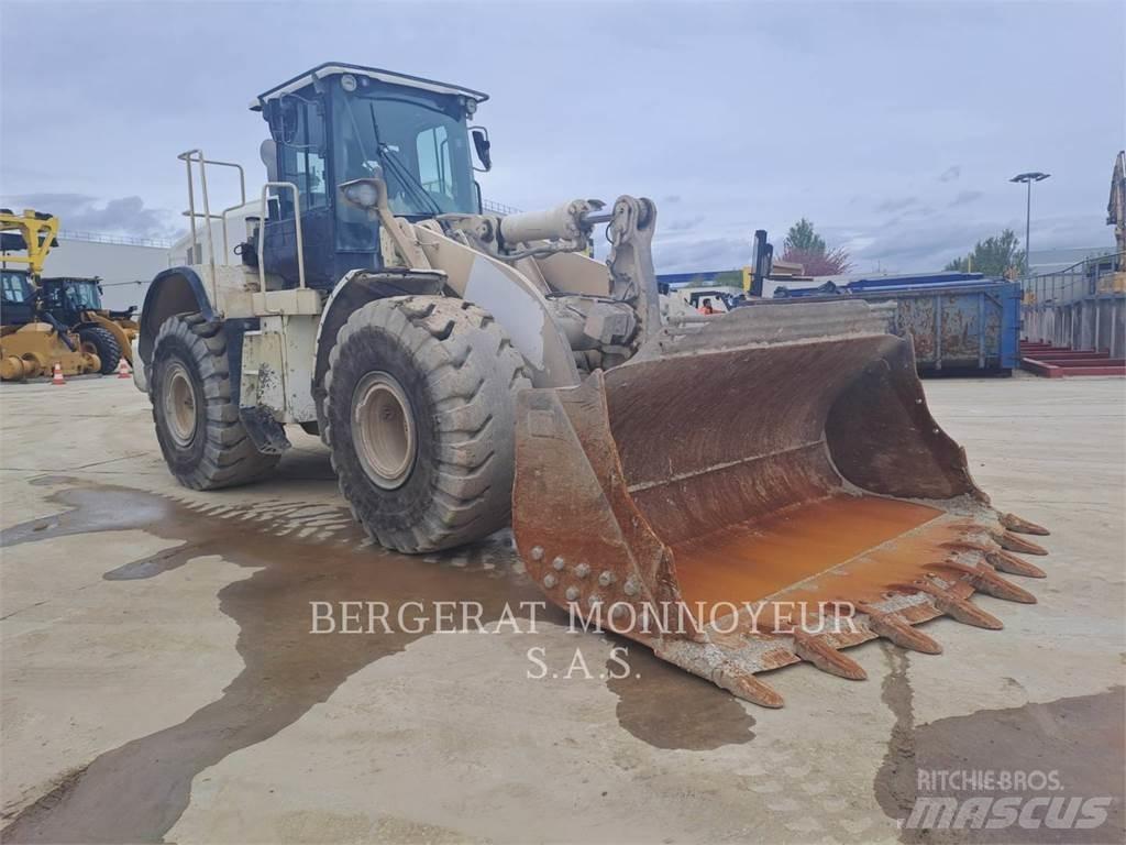 CAT 966M Pale gommate