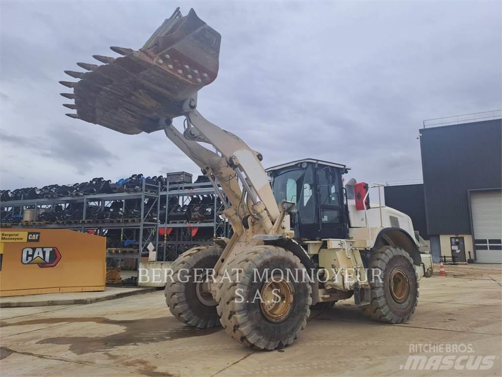 CAT 966M Pale gommate