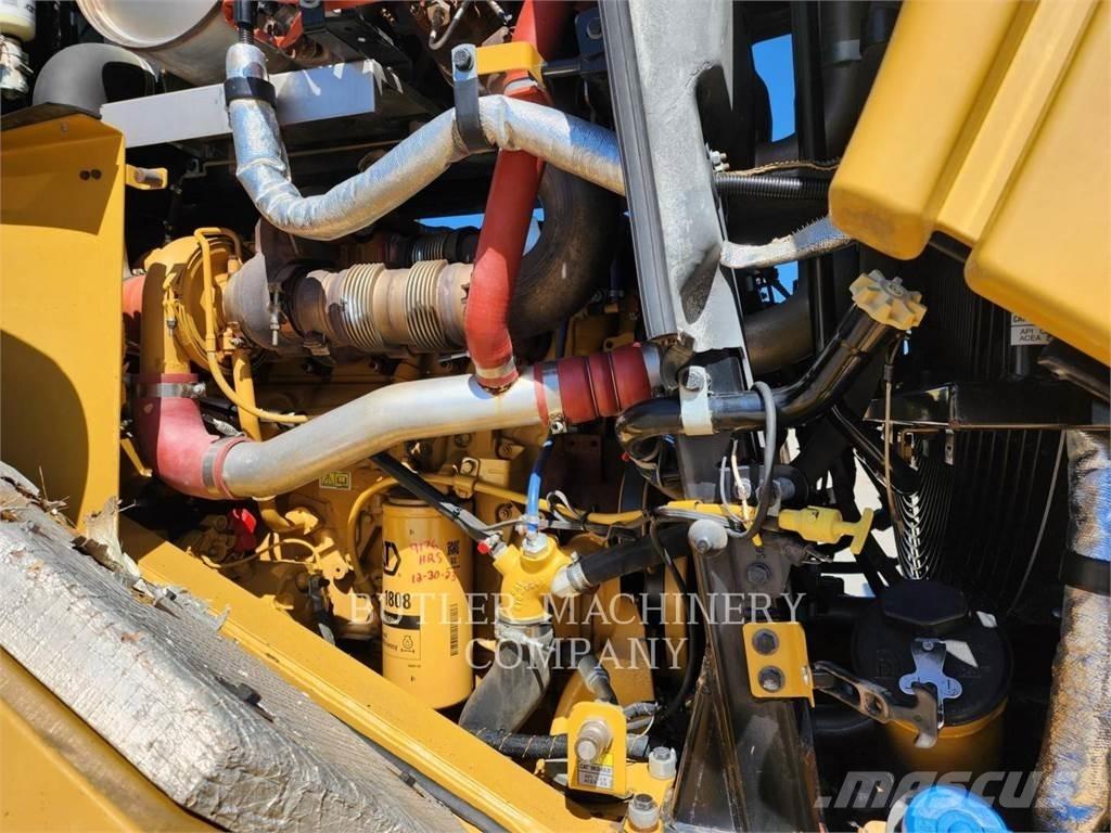 CAT 966M Pale gommate