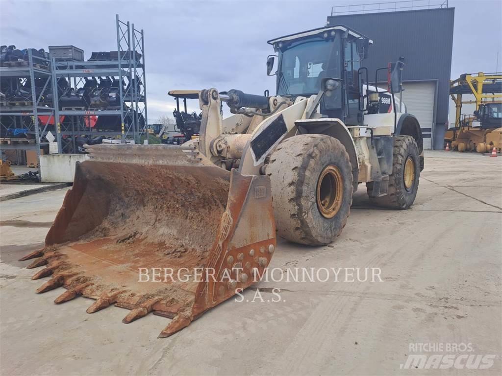 CAT 966M Pale gommate