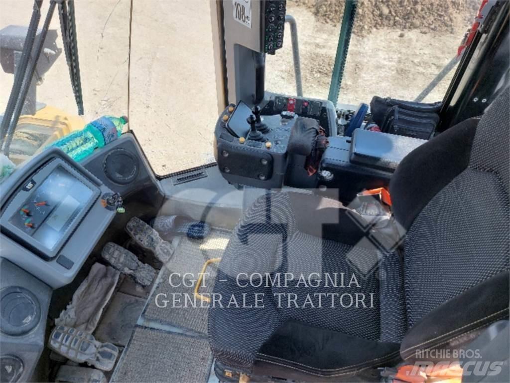CAT 966M Pale gommate