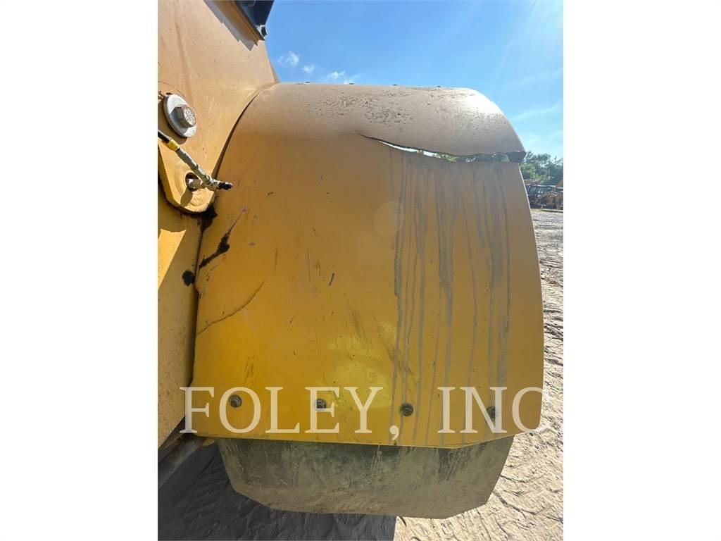 CAT 966M Pale gommate