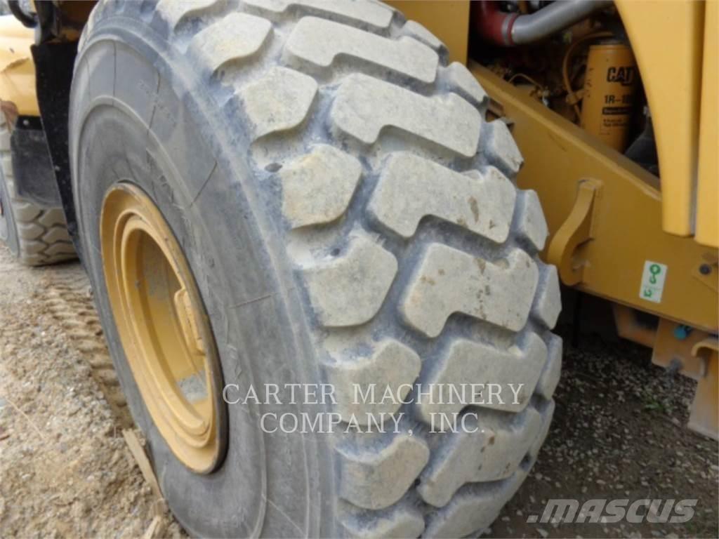 CAT 966M Pale gommate