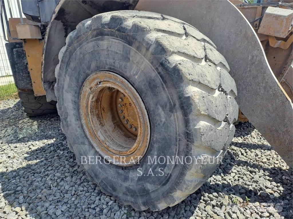 CAT 966M Pale gommate