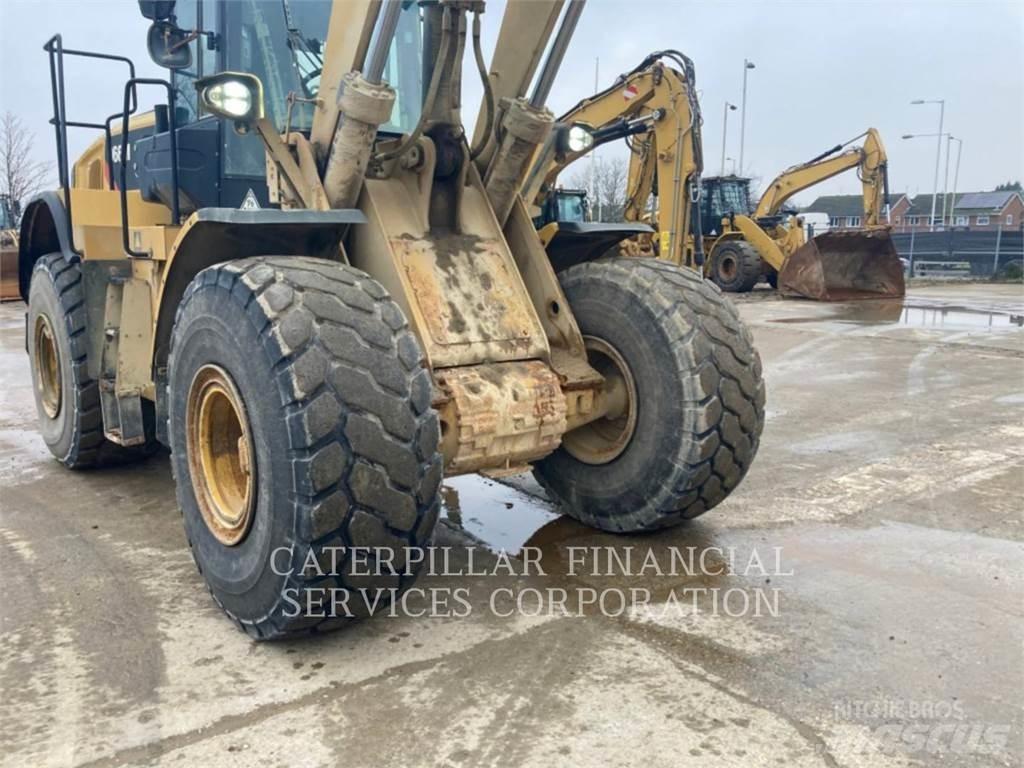 CAT 966M Pale gommate