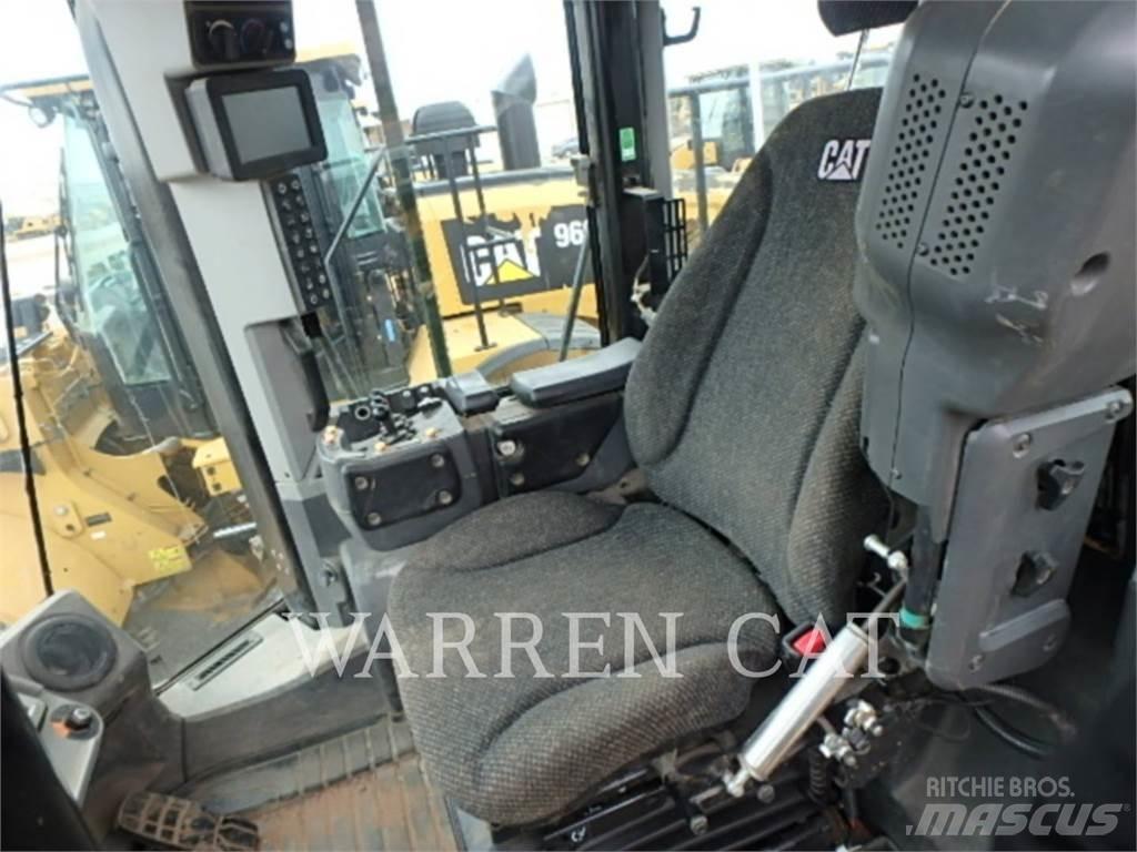 CAT 966M Pale gommate