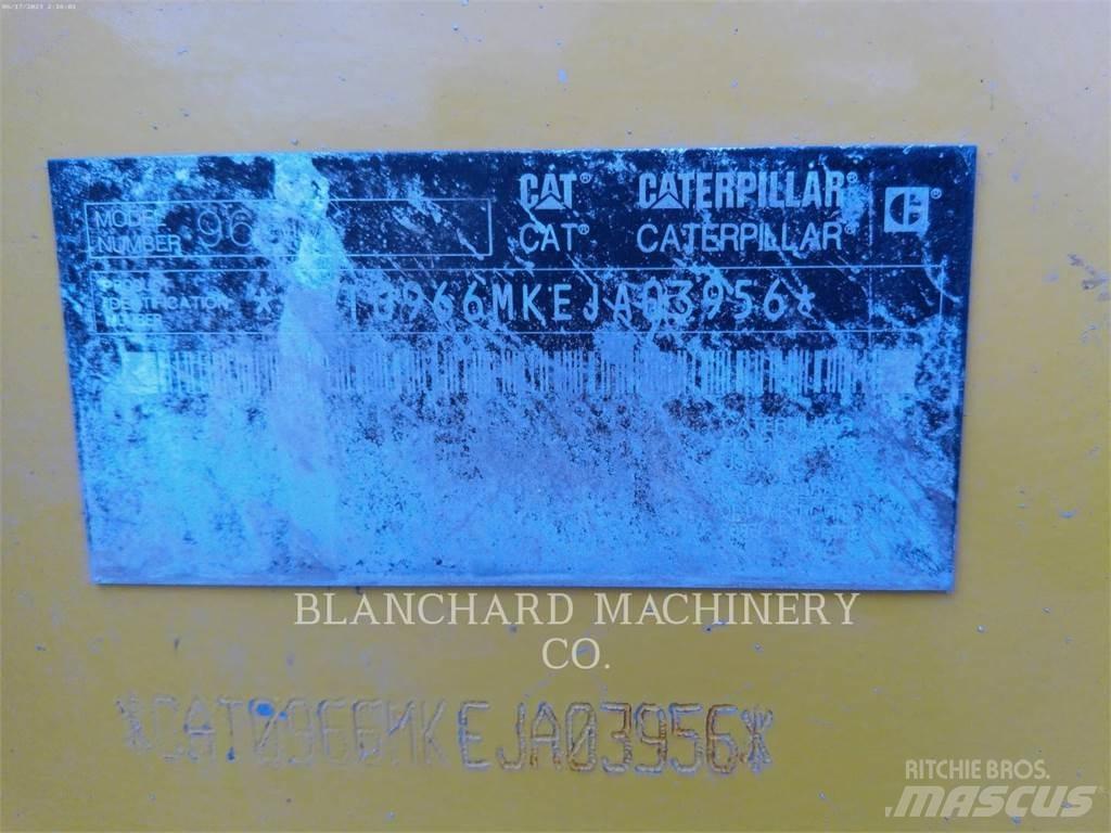 CAT 966M Pale gommate