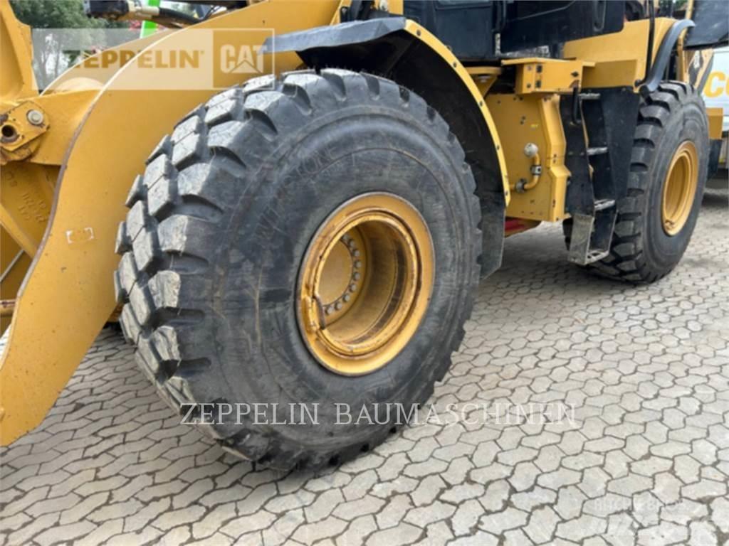 CAT 966M Pale gommate