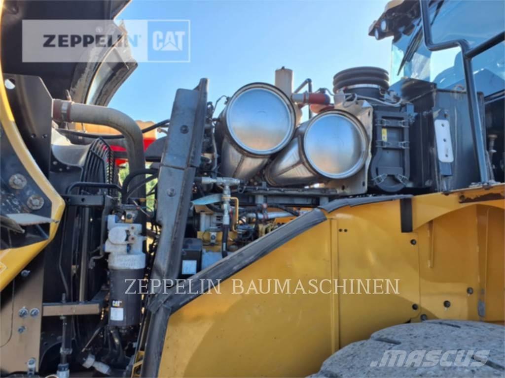 CAT 966M Pale gommate