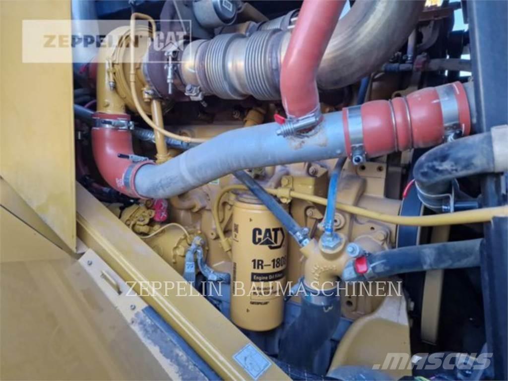 CAT 966M Pale gommate