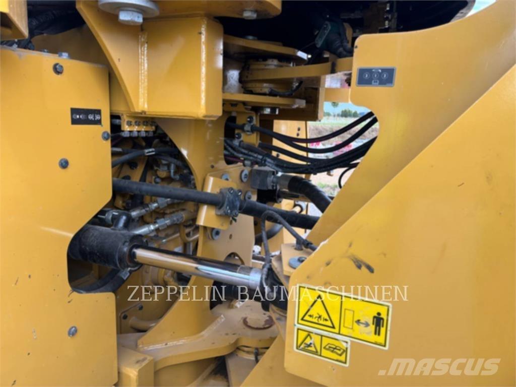 CAT 966M Pale gommate