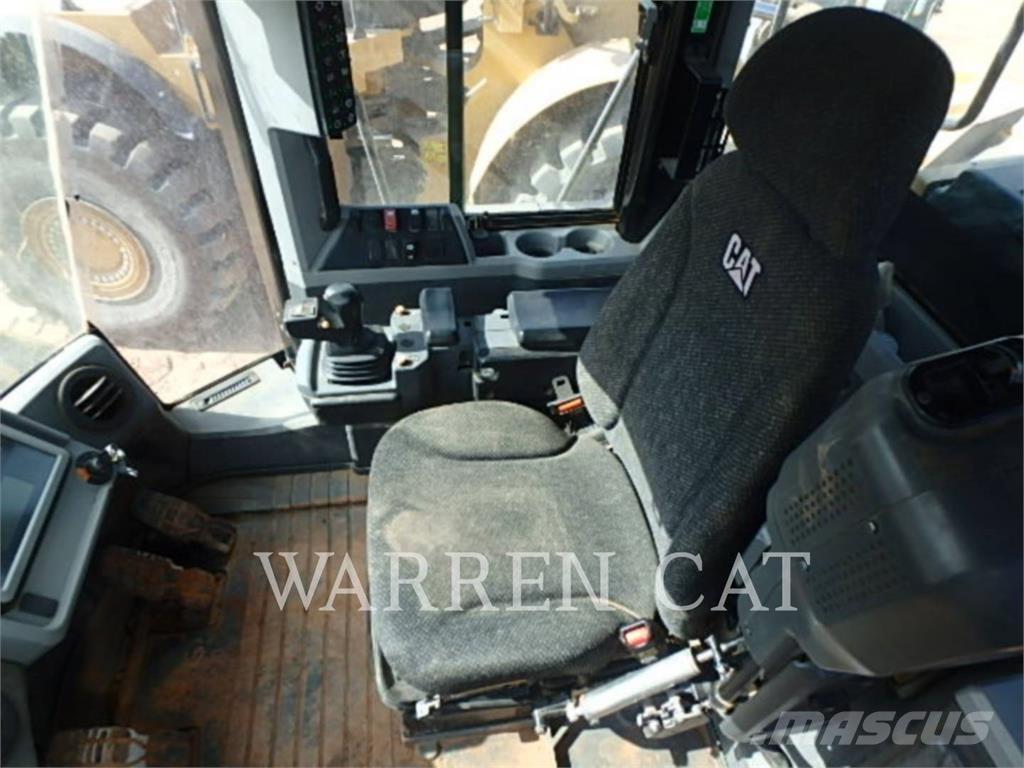 CAT 966M Pale gommate