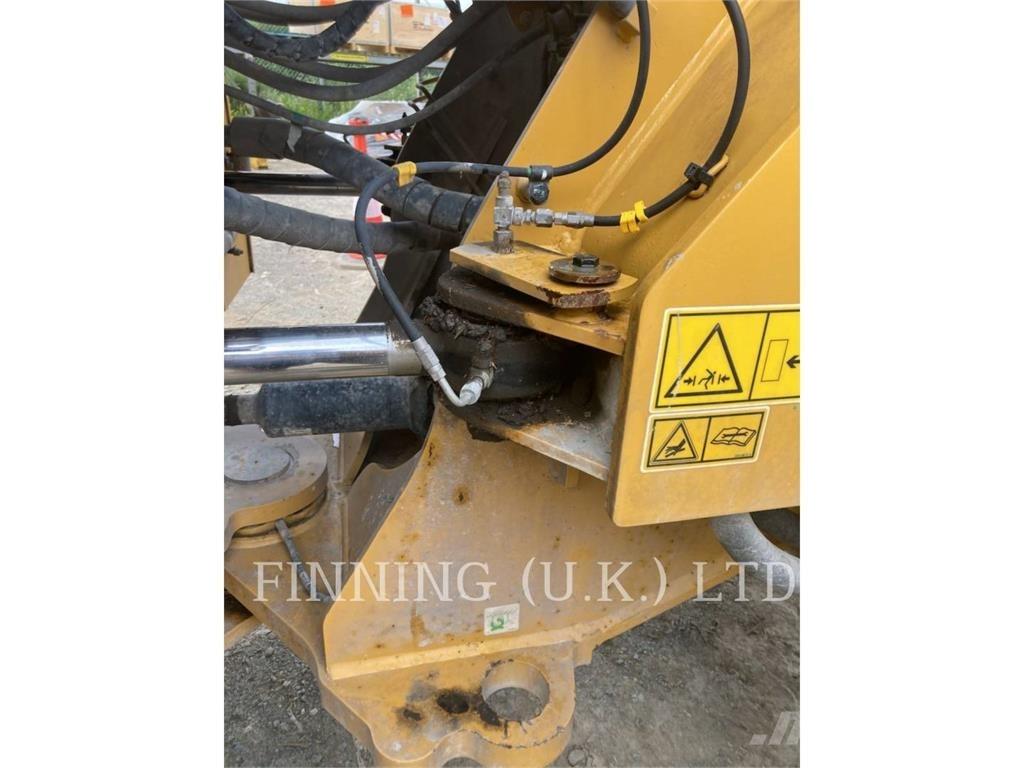 CAT 966M Pale gommate