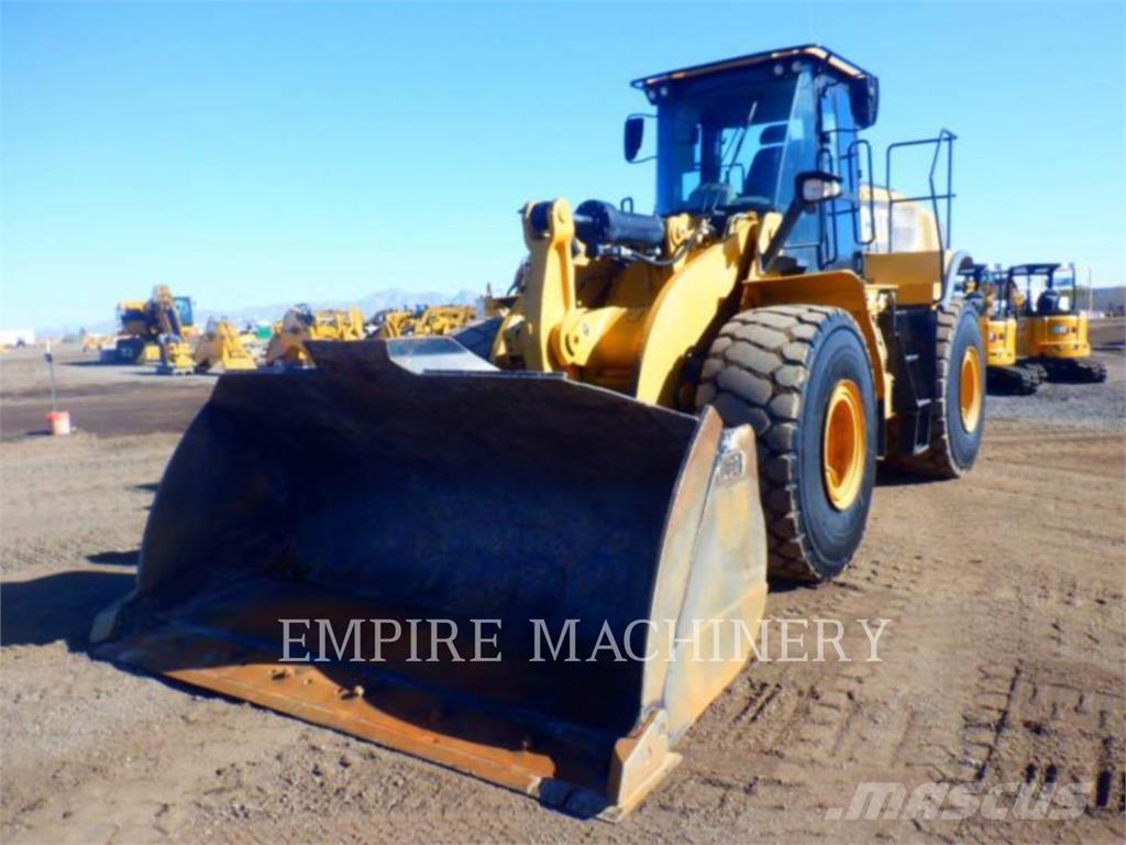 CAT 966M Pale gommate