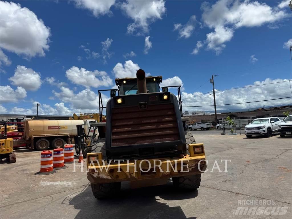 CAT 966M Pale gommate