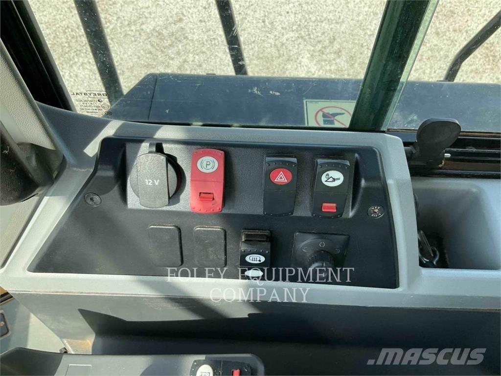 CAT 966M Pale gommate