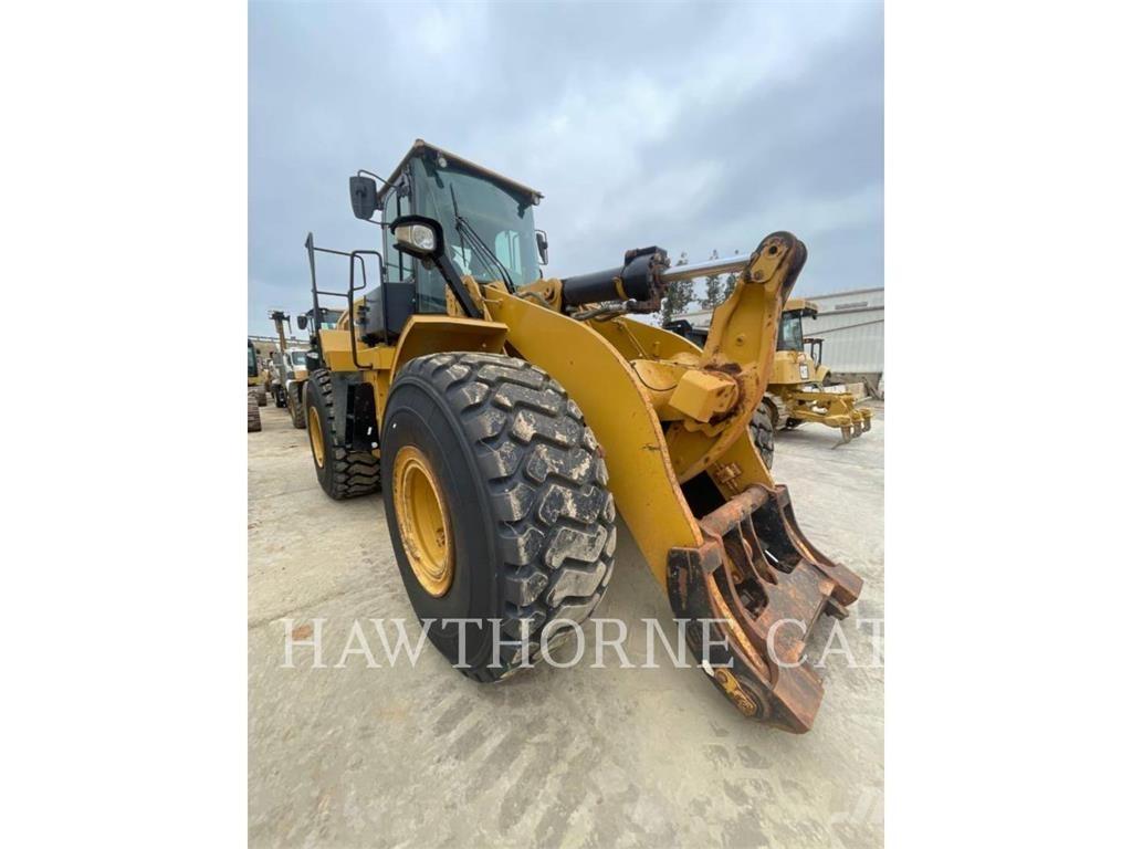 CAT 966M Pale gommate