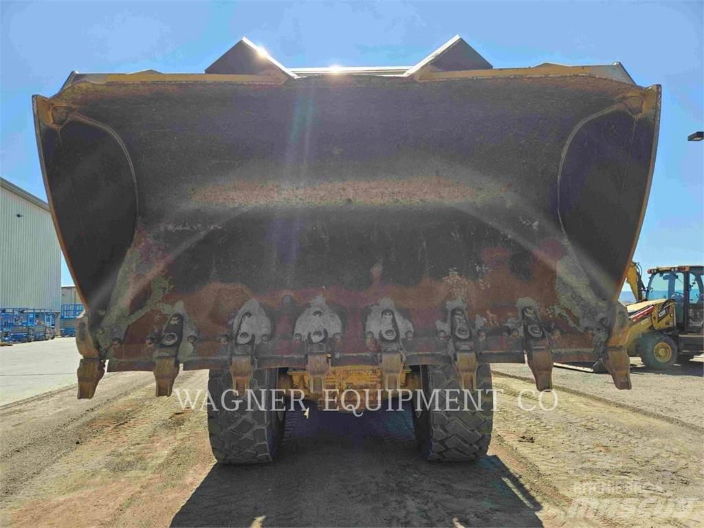 CAT 966M Pale gommate