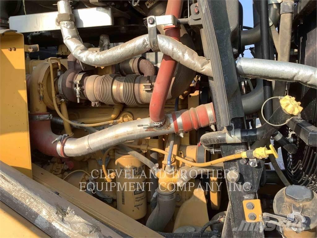 CAT 966M XE Pale gommate