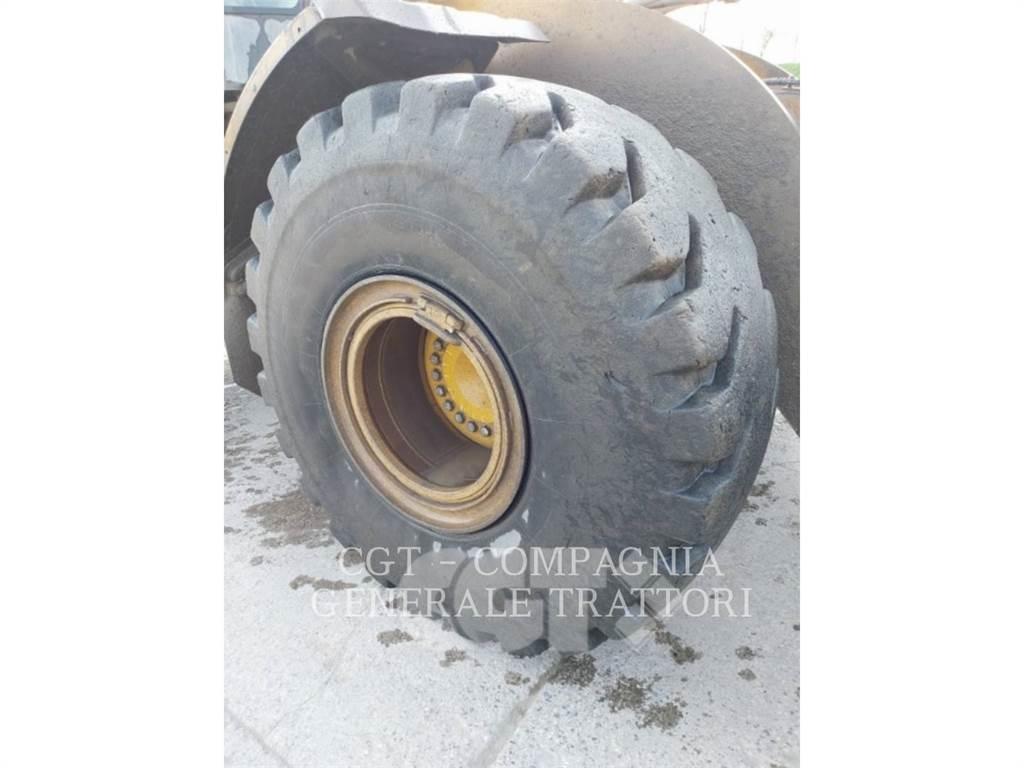CAT 966M XE Pale gommate