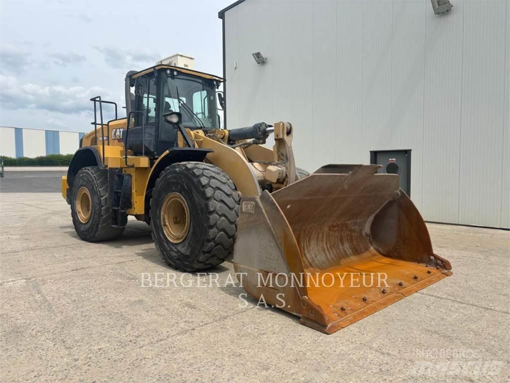 CAT 966M XE Pale gommate