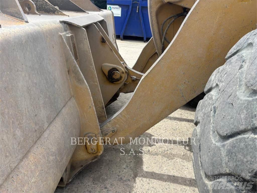 CAT 966M XE Pale gommate