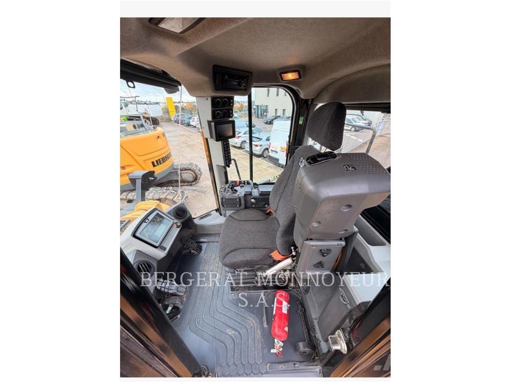 CAT 972 M XE Pale gommate