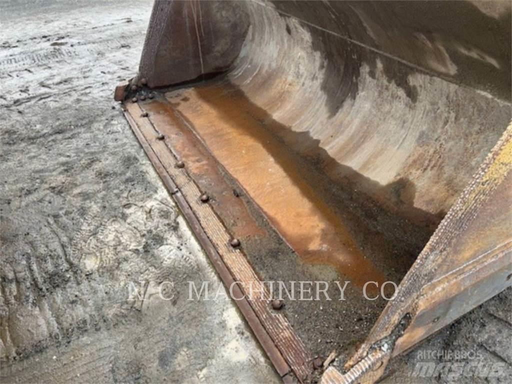 CAT 972G Pale gommate