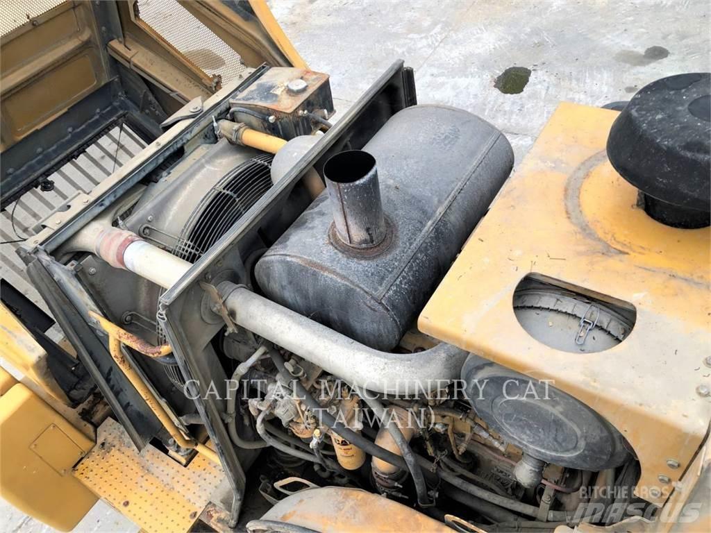 CAT 972H Pale gommate
