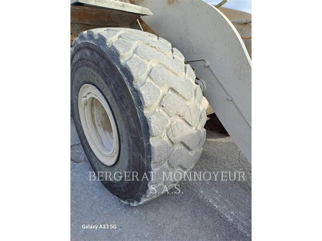CAT 972K Pale gommate