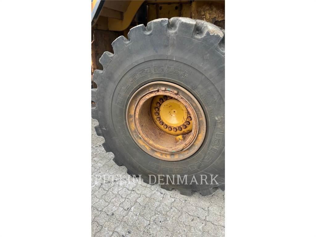CAT 972K Pale gommate
