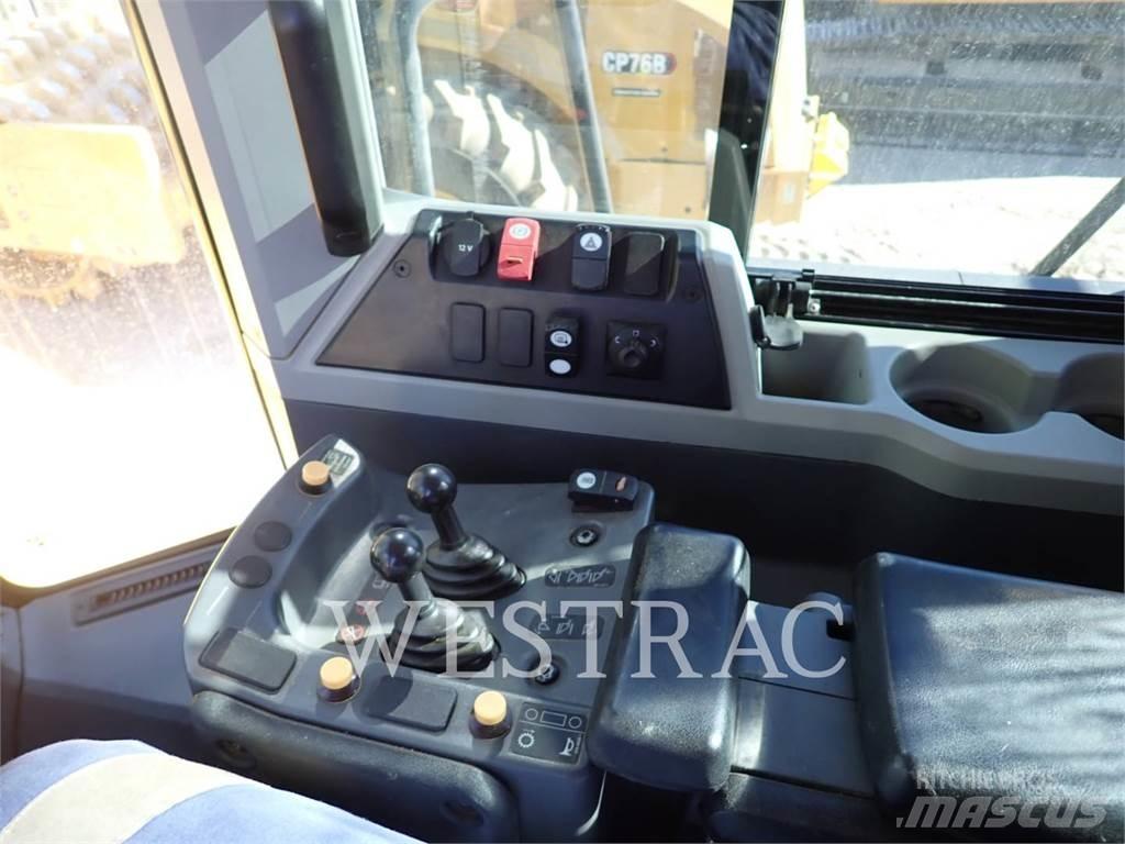 CAT 972M Pale gommate