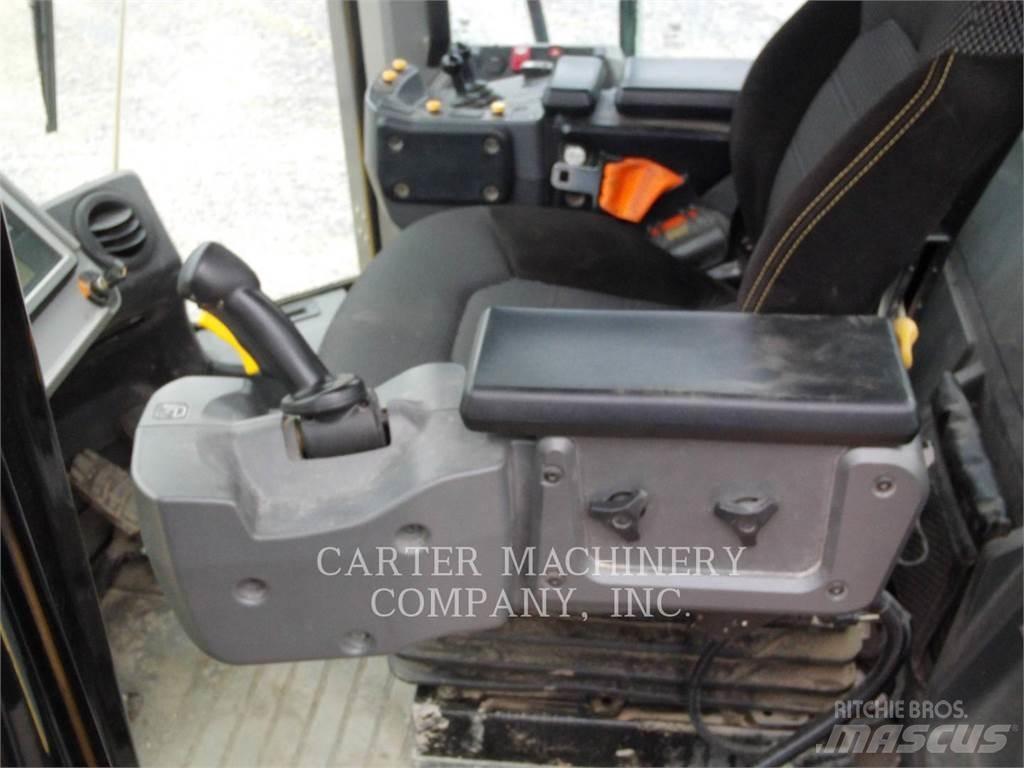 CAT 972M Pale gommate