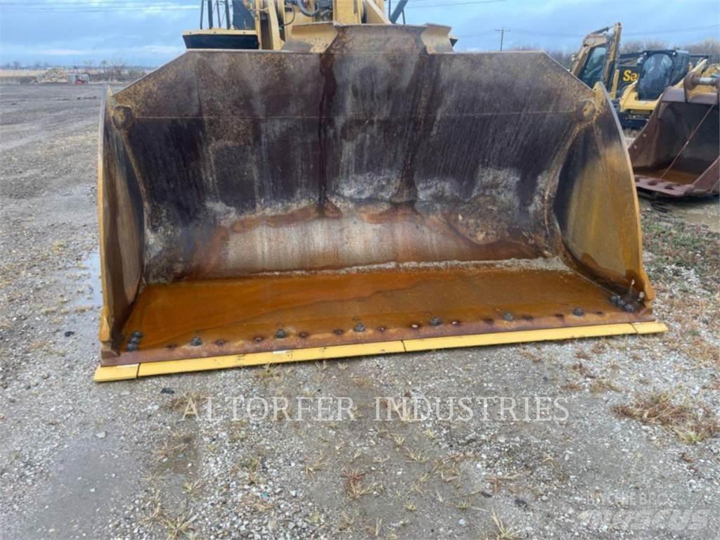 CAT 972M Pale gommate