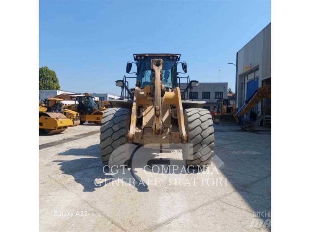 CAT 972M Pale gommate