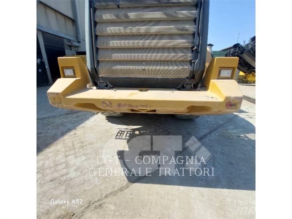 CAT 972M Pale gommate