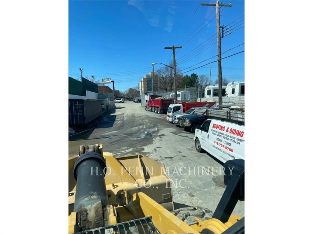 CAT 972M Pale gommate