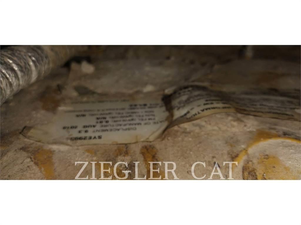 CAT 972M Pale gommate