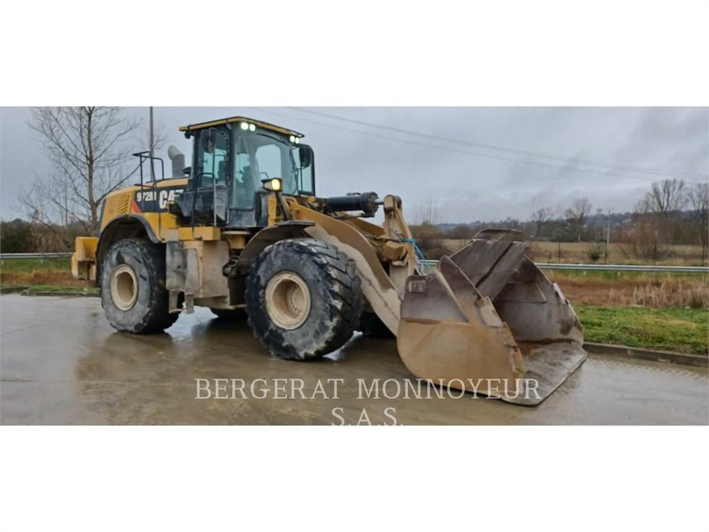 CAT 972M Pale gommate