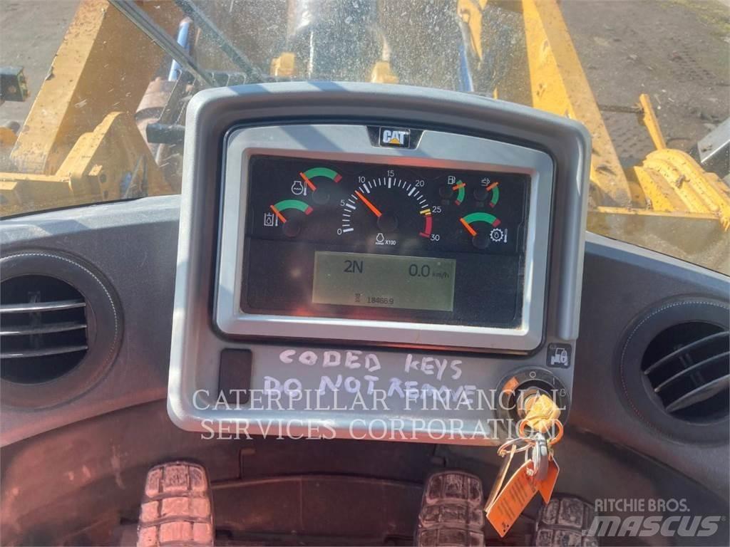 CAT 972M Pale gommate